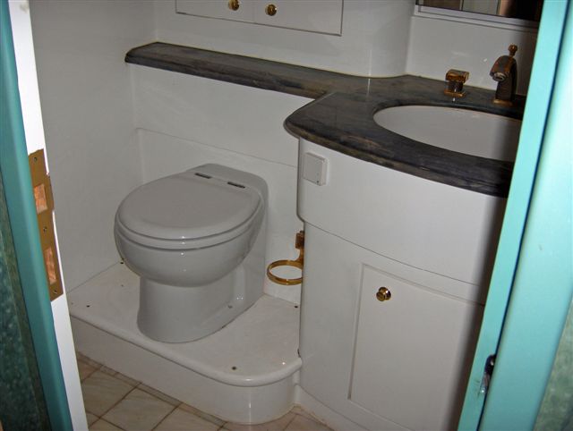 Motor Yacht Tecma Toilet